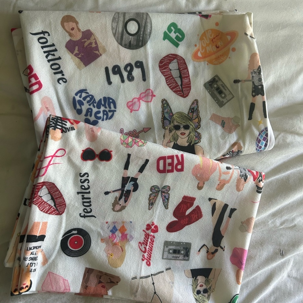 Taylor Swift Graphic Print Pillow Sham set